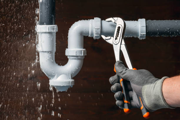 Professional Drain Cleaning technician working in New London, IA